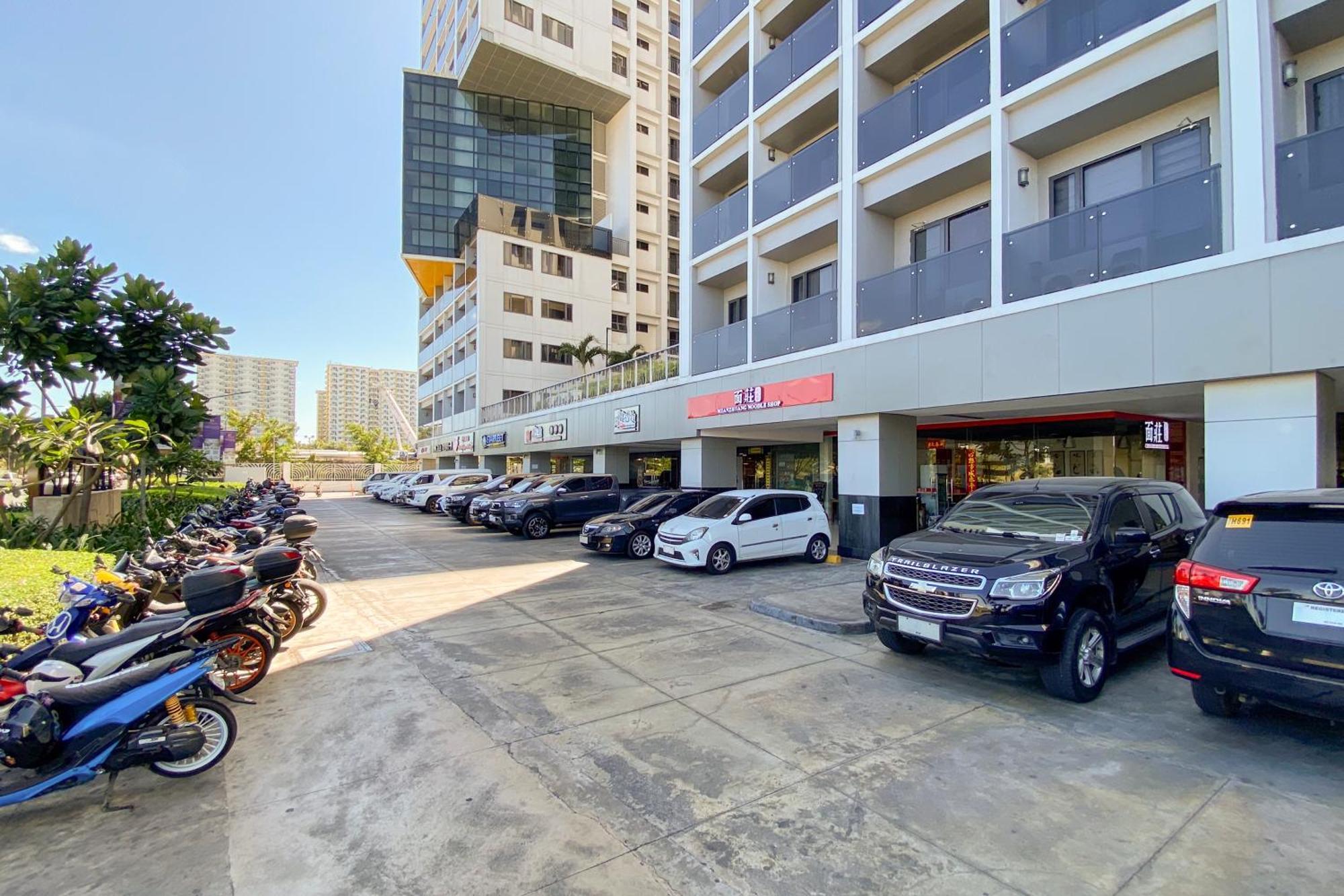 2 Side-By-Side P00L Front Condos, 6 Beds, 2 Cr, 2 Kitchen For 10 Guests At Moa Manila Exterior photo